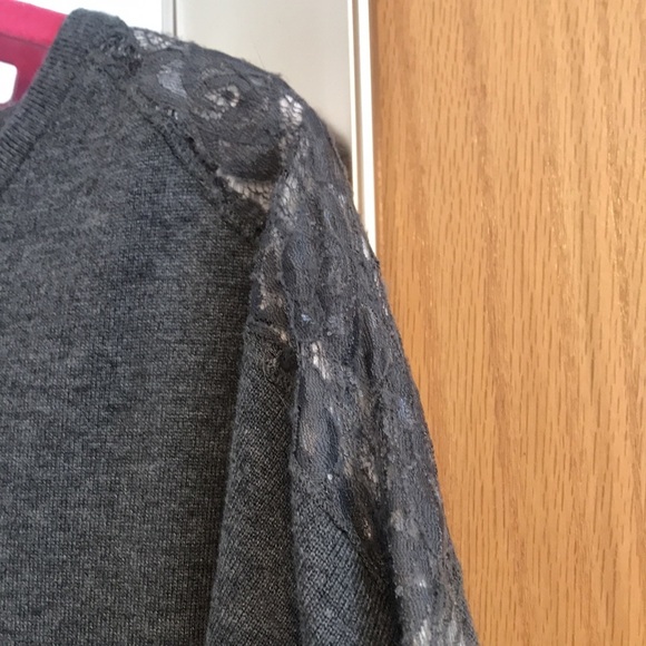 Beautiful grey Maurice’s sweater size Medium.  Short sleeves with lace shoulder - Picture 4 of 9